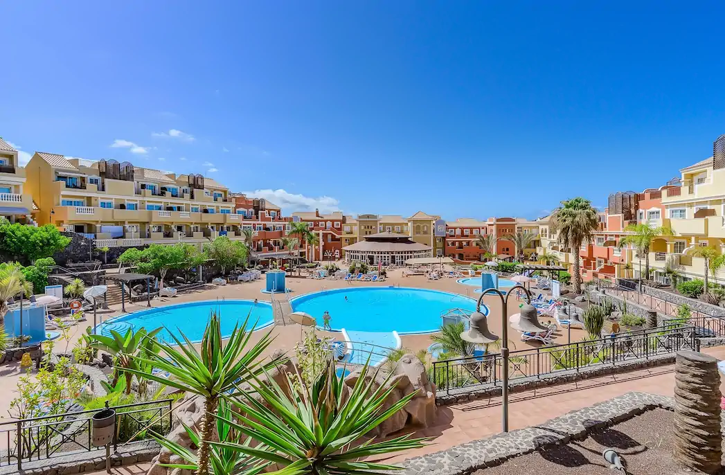 Uroczy penthouse z prywatnym tarasem na dachu w Granada Park – Los Cristianos