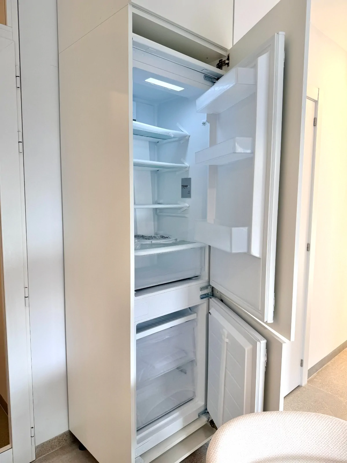 Nowoczesny apartament z balkonem w nadmorskim Los Abrigos - zdjęcie 11