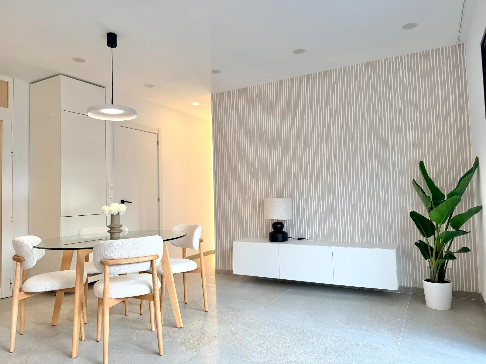 Nowoczesny apartament z balkonem w nadmorskim Los Abrigos - zdjęcie 12