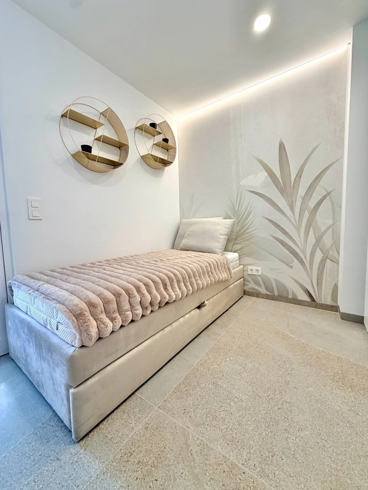 Nowoczesny apartament z balkonem w nadmorskim Los Abrigos - zdjęcie 27