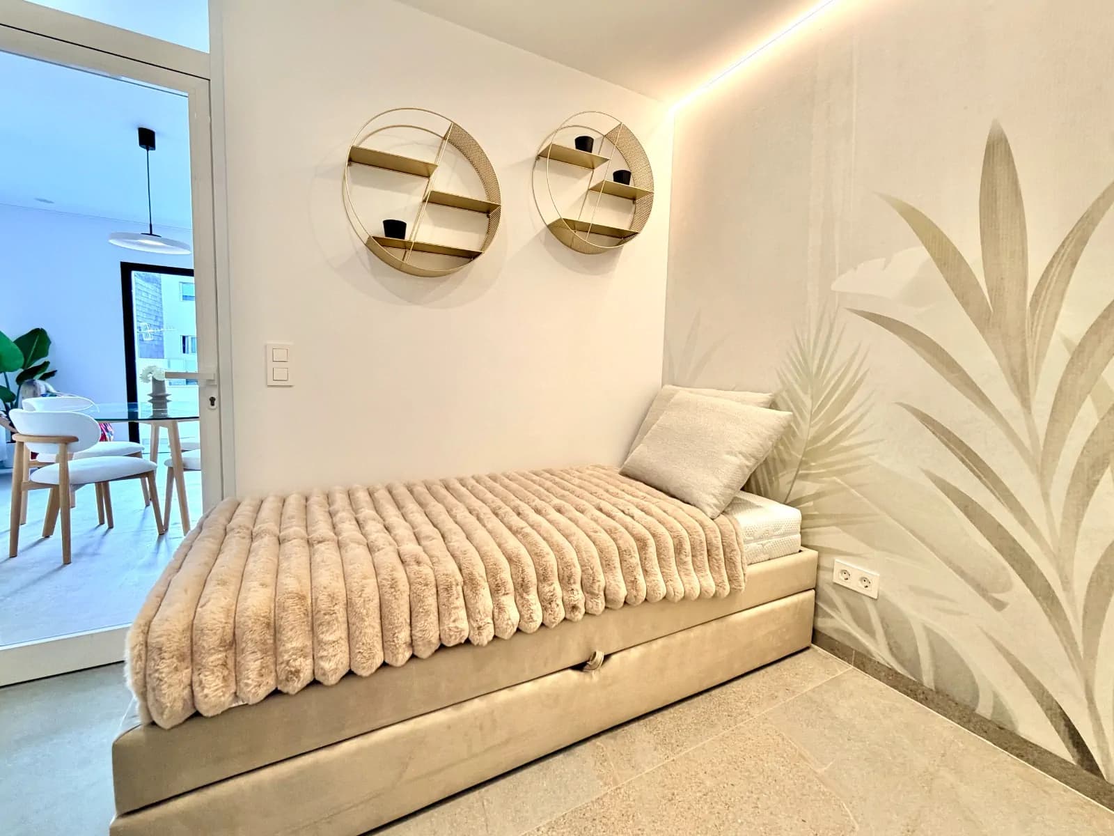 Nowoczesny apartament z balkonem w nadmorskim Los Abrigos - zdjęcie 29