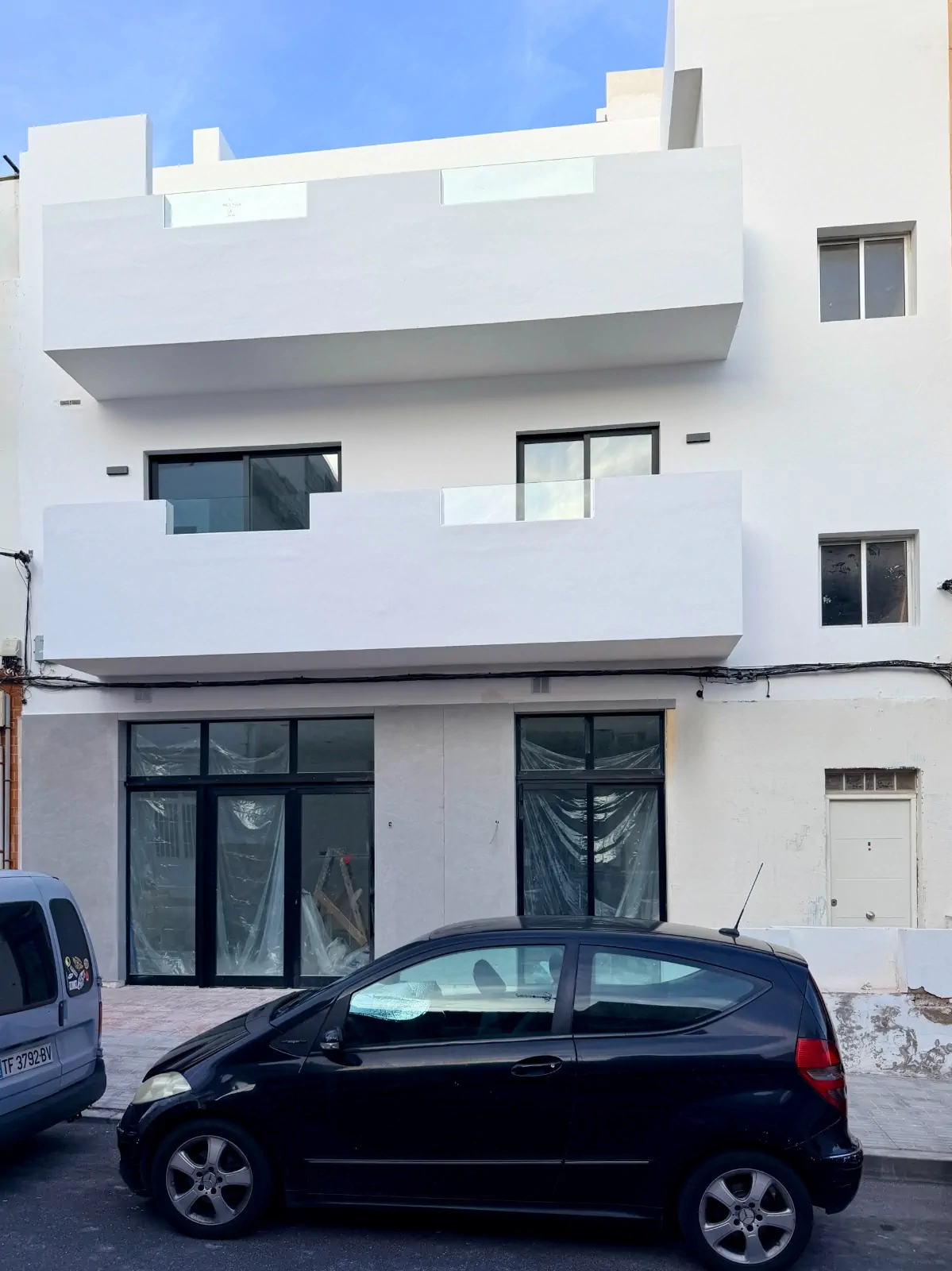 Nowoczesny apartament z balkonem w nadmorskim Los Abrigos - zdjęcie 41