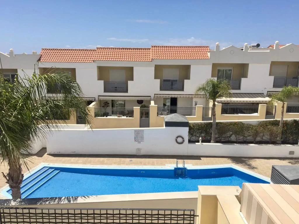 Trzypiętrowy dom szeregowy w sercu Costa Adeje – El Madroñal